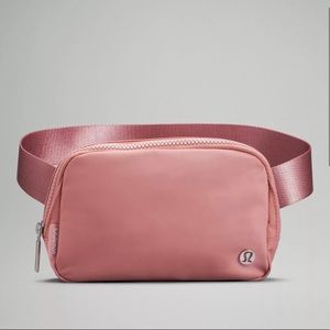 Lululemon everywhere belt bag